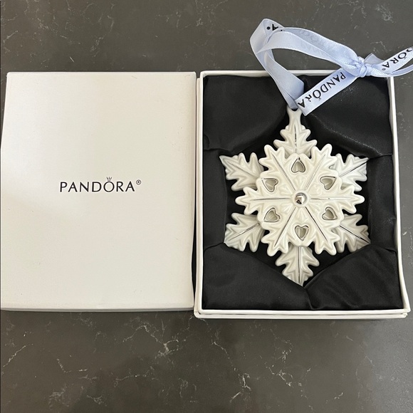 Pandora 2015 Limited Edition Snowflake Ornament NIB - Picture 3 of 6